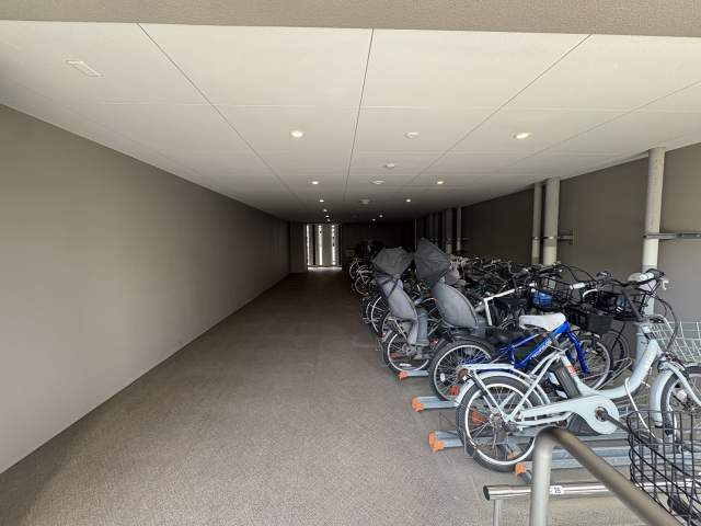 駐車場(共用設備)  写真撮影日：2026-08-23