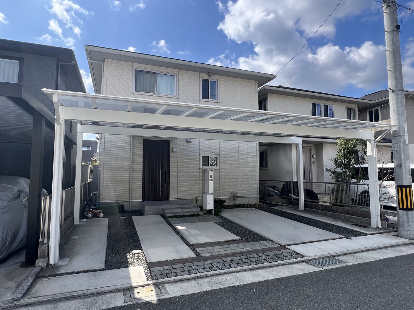 玄関・駐車スペース