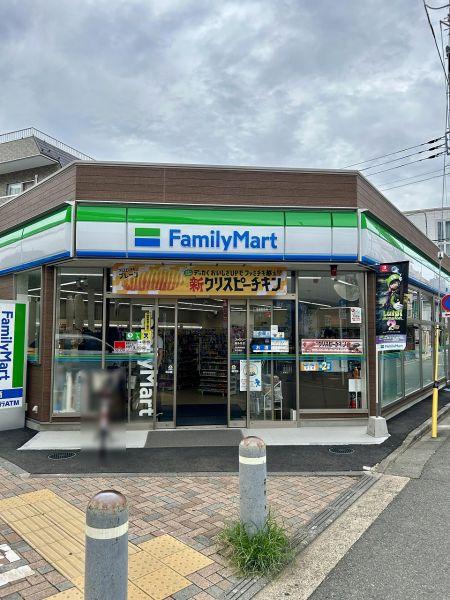 ファミリーマート喜多見店 260m 写真撮影日：2025-09-22
