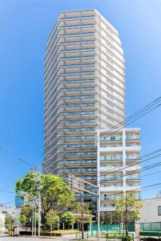 東京メトロ東西線「神楽坂」駅 徒歩5分。総戸数281戸、地上26階建の大規模免震タワーレジデンス。