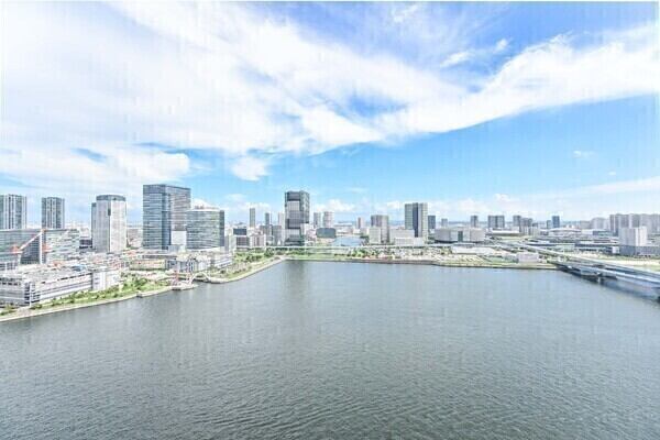 バルコニーからは、視界いっぱいに晴海運河が広がります。爽やかな水面を感じることができます。
