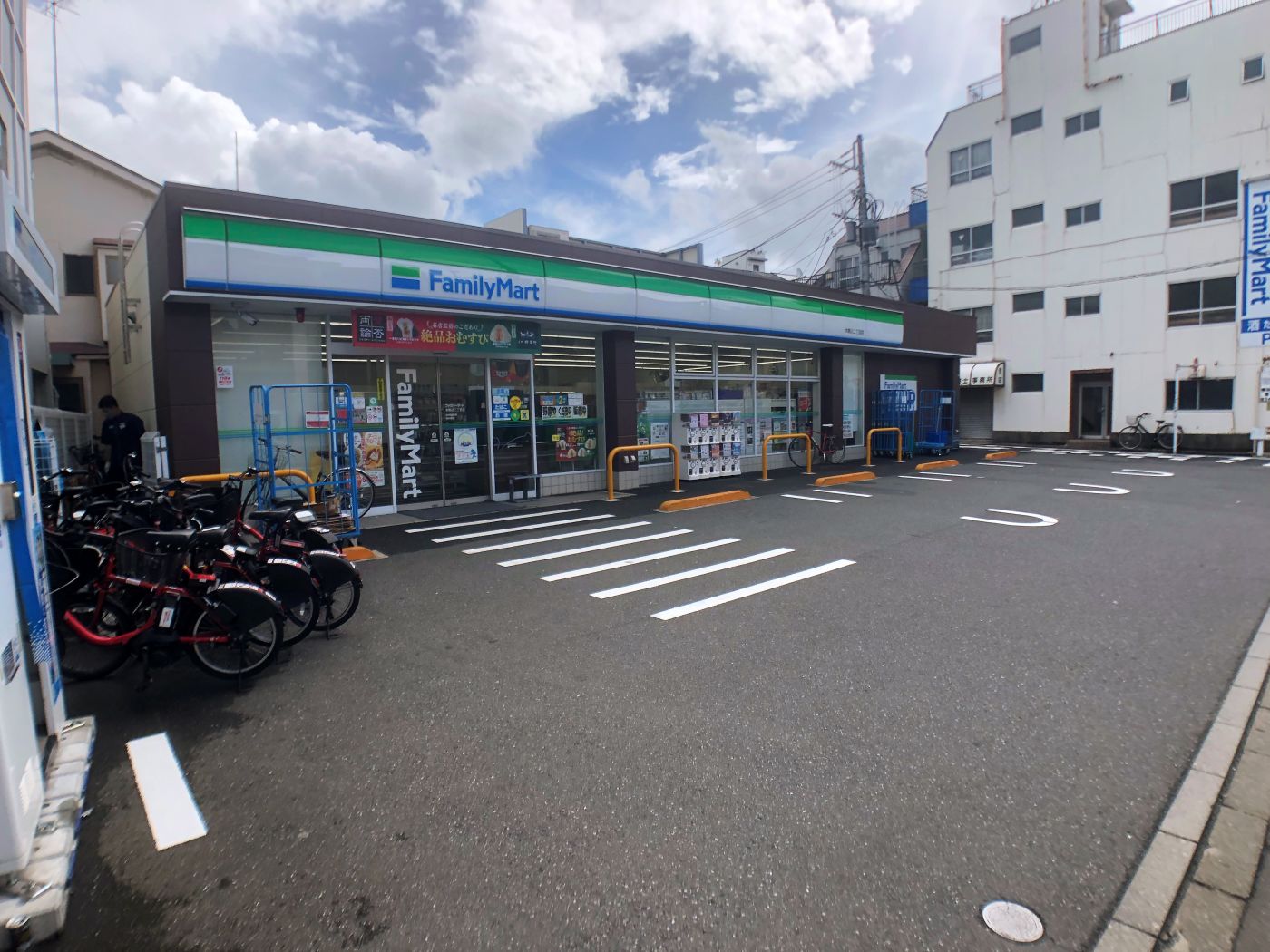 撮影年月：令和6年8月　ファミリーマート本駒込２丁目店まで240m
