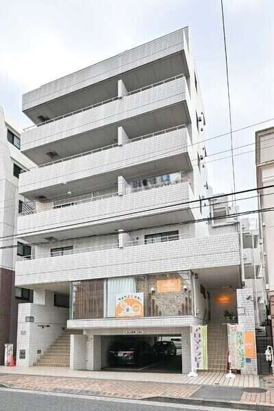 京王線「調布」駅徒歩5分。1987年5月築、新耐震基準のマンションです。徒歩圏内に生活施設充実。