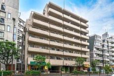 都営大江戸線「若松河田」駅徒歩6分、都営大江戸線・東京メトロ副都心線「東新宿」駅徒歩7分の立地です。