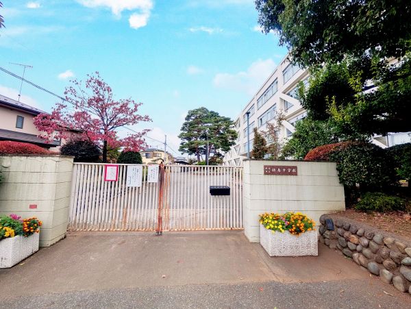 昭島市立拝島中学校 1380m 写真撮影日：2024-11-14 