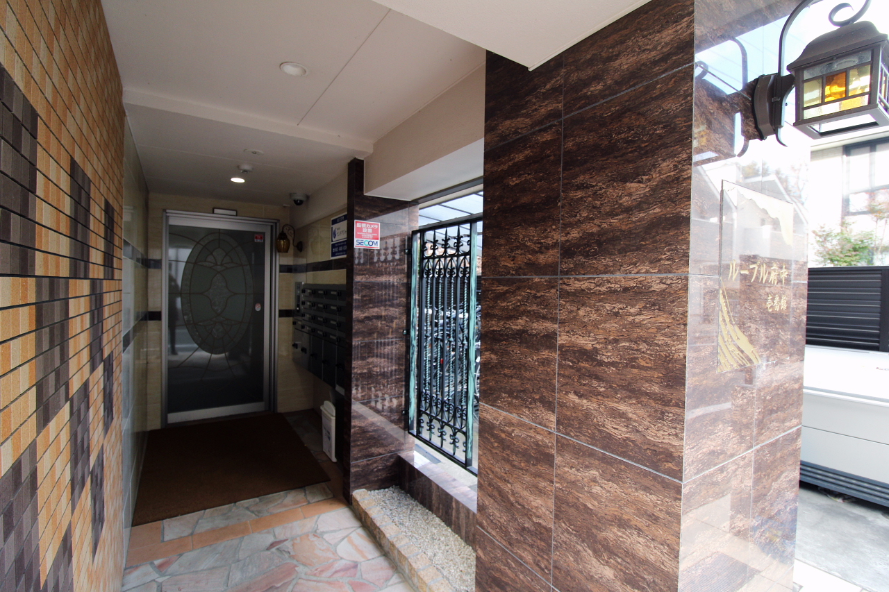 エントランス 撮影年月：令和７年１月 ※自転車は価格に含まれません。