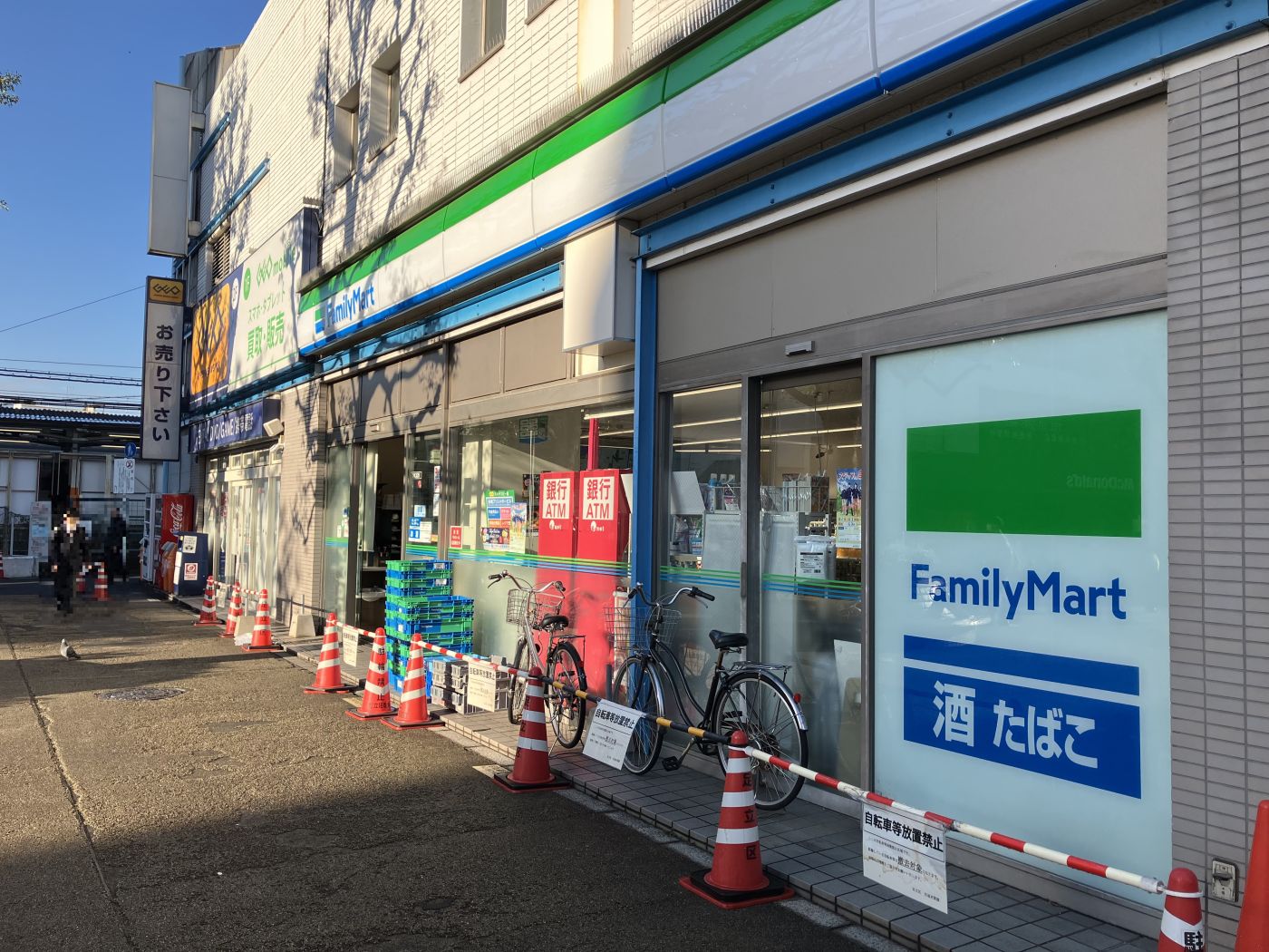 ファミリーマート西新井駅東口店：徒歩2分