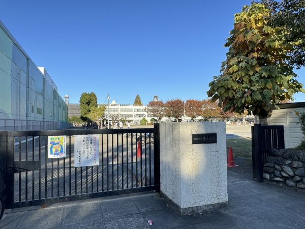 市立東小学校 450m 写真撮影日：2024-11-24 