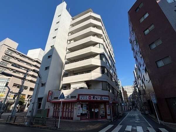 24帖超のLDKをはじめ、ゆとりある住空間が広がる最上階ペントハウス。屋上ルーフバルコニー付きです。