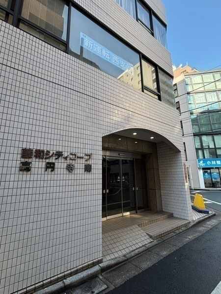 セキュリティに配慮されたオートロック付き。部外者の侵入を防ぎ、トラブル回避につながります。