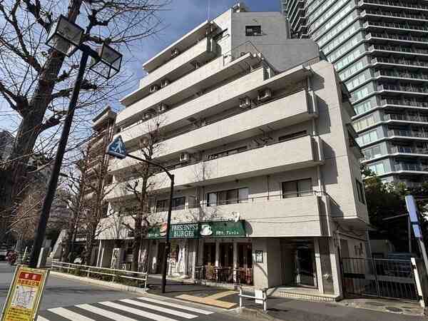 三菱地所コミュニティによって日勤管理されています。共用廊下は外気の影響を受けにくい内廊下設計です。