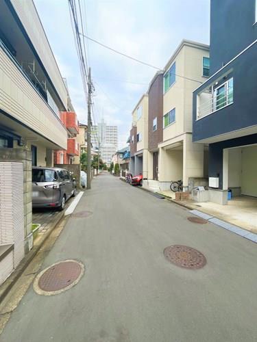 【現地前面道路２０２５年１月撮影】