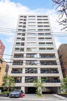 2023年2月築、総戸数57戸の地下1階付き地上14階建マンション。複数路線利用可能な立地です。