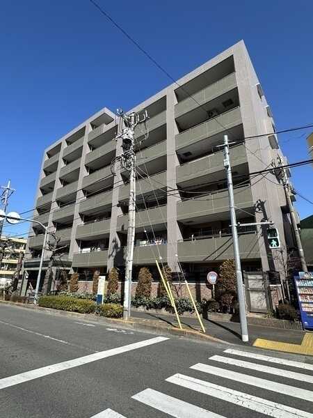 2001年3月築、藤和不動産他分譲マンション。3駅3路線利用可能で通勤・通学などに便利な立地です。