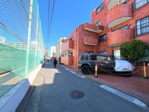 【現地前面道路２０２５年２月撮影】