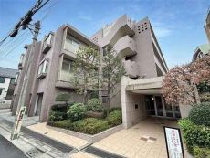 2000年8月築、総戸数38戸の地上5階建マンション。東急不動産分譲の「アルス」シリーズです。