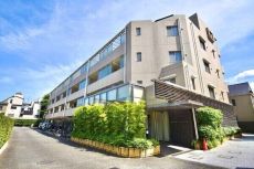 三菱地所他分譲地上5階建てマンション。閑静な住宅街に位置します。