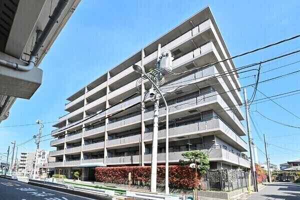 2駅2路線利用可能な好立地。京王井の頭線「高井戸」駅まで徒歩9分、京王線「八幡山」駅まで徒歩14分。