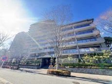 東急多摩川線「鵜の木」駅へ平坦なアプローチで徒歩9分。スーパーやコンビニが徒歩圏内の便利な立地です。