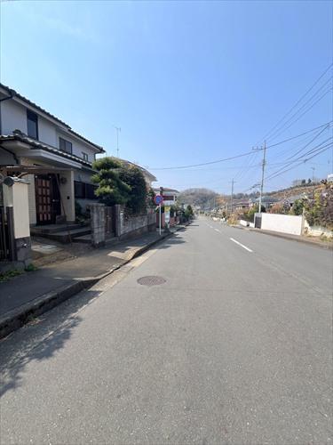 前面道路（東側より撮影）