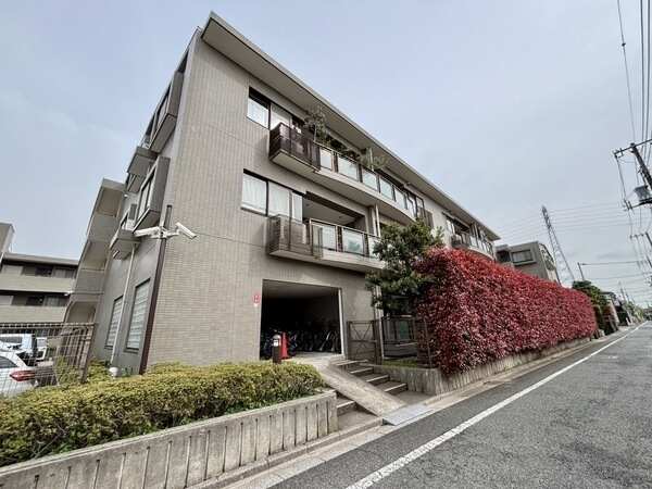 オーケー杉並宮前店まで約150m、スギ薬局宮前四丁目店まで約210m。お買い物にも便利な立地です。