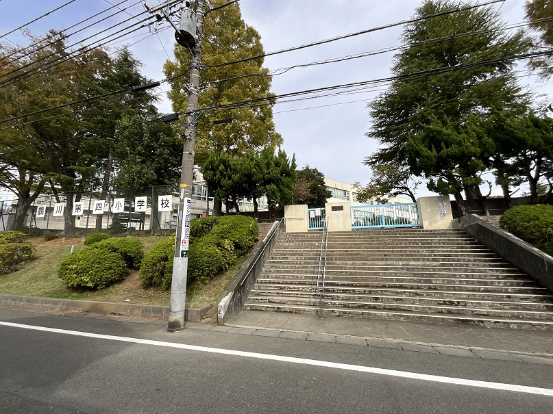 町田市立鶴川第四小学校まで約1600ｍ（徒歩20分）