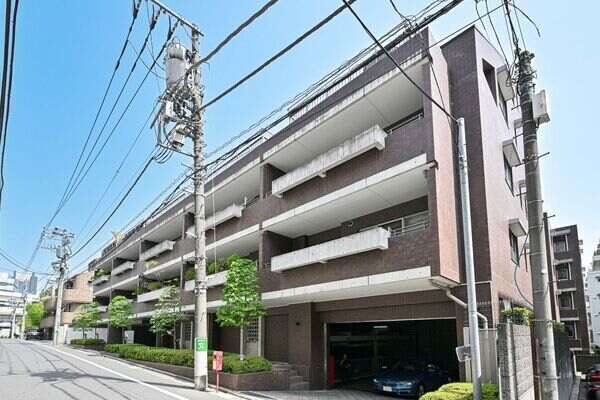 大切なペットと一緒に暮らせます(規約制限有)。全住戸に専用使用権付きトランクルーム有(有償)。