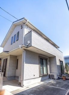 やわらかなカラー使いで落ち着いた佇まい。カースペース有（車種による）