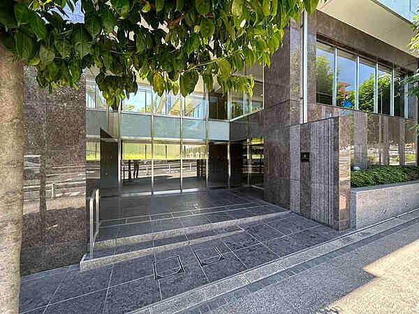三菱地所レジデンス分譲「ザ・パークハウス」シリーズ。東急田園都市線「二子玉川」駅へ徒歩10分の立地。