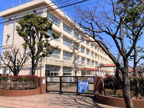 練馬区立練馬東中学校 950m 写真撮影日：2025-05-08 