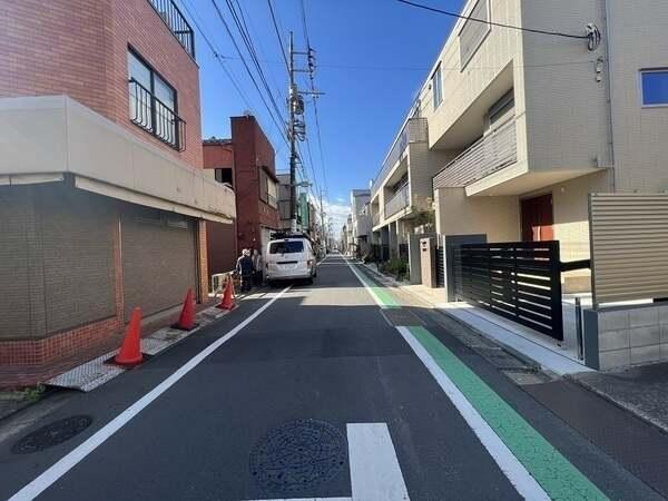 足立区立千寿双葉小学校まで約250mです。低学年のお子様でも、通学の負担が少ない距離です。