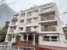 山手線・東西線・副都心線・西武新宿線・都電荒川線の5路線利用可能な立地に存しています。