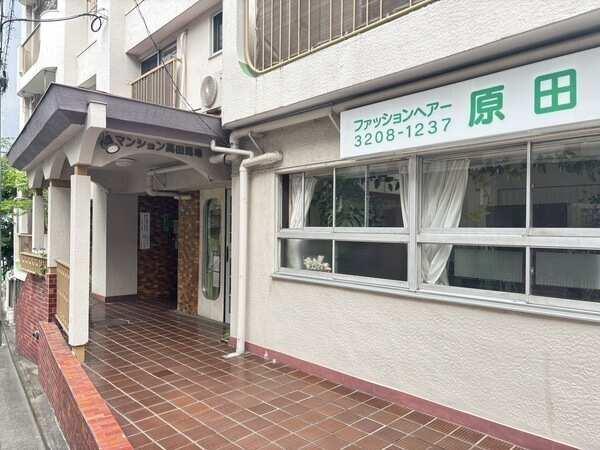 オートロックシステム（22時〜5時）が備わっております。