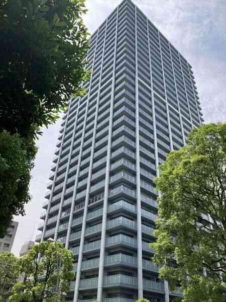 2004年9月築、ゴールドクレスト分譲×清水建設施工。地上32階建の大規模タワーレジデンス。