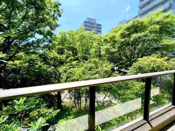 角住戸×最高天井高約2.75mで、開放的。専有面積100平米超、全居室5帖以上のゆとりある設計です。