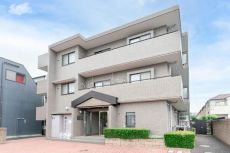 三菱地所グループ分譲マンション。JR中央線「三鷹」駅徒歩19分、最寄りのバス停まで徒歩2分の立地。