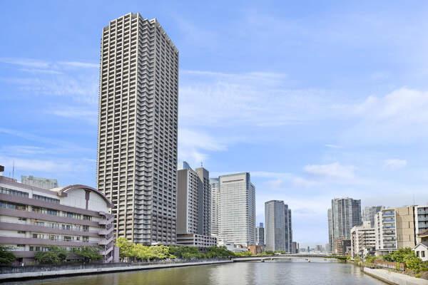 リバーサイドに佇む住まい。利便性と自然の豊かさを兼ね備えた魅力的な環境。理想の暮らしが叶います。