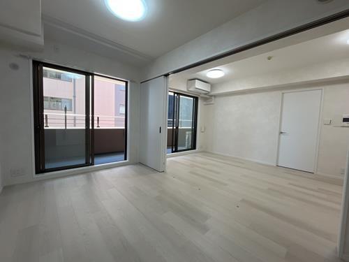 洋室約６．０帖（東側）
