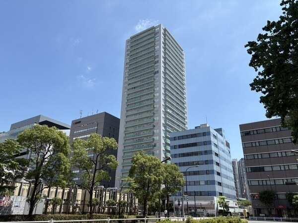ターミナル駅である品川駅をはじめ、複数の路線が利用可能な立地にございます。