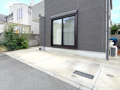 １階部分・駐車スペース