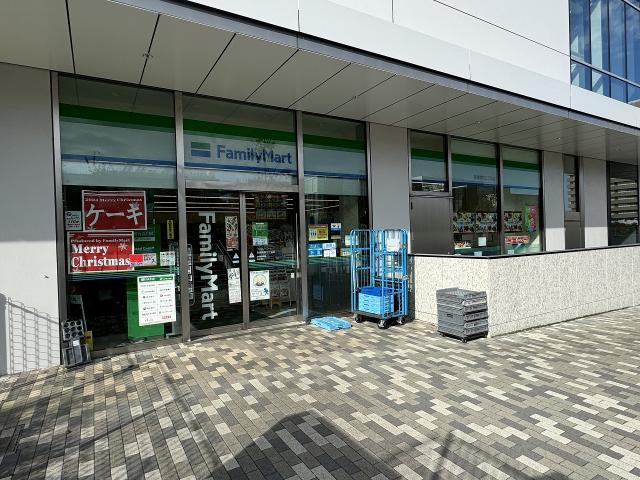 ファミリマート多摩鶴牧三丁目店 250m 写真撮影日：2025-05-01