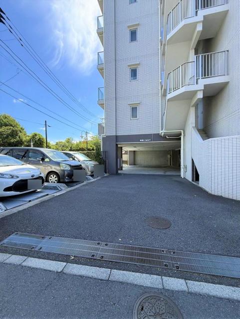駐車場(共用設備)  写真撮影日：2025-08-02