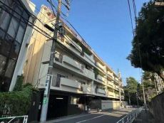 RC造、地上7階建の6階部分。山手線「渋谷」駅徒歩9分で、通勤やお出掛けに便利なロケーション。