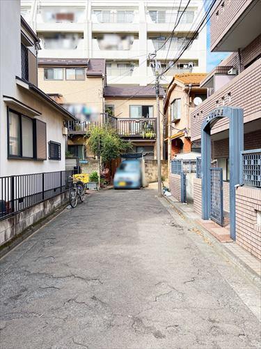 西側前面道路