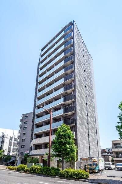 地上14階建・総戸数70戸のマンション外観