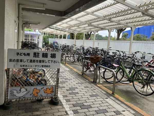 駐輪場にはお子さん用の専用スペースもあり、大きい自転車にぶつかったりなどする心配を減らせます。