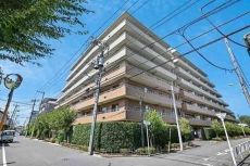 京王線「調布」駅徒歩15分の閑静な住宅地に立地。2002年9月築の新耐震基準マンションです。