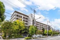 2018年1月築、三菱地所レジデンス分譲「ザ・パークハウス」シリーズ。全494戸。複数路線利用可能。