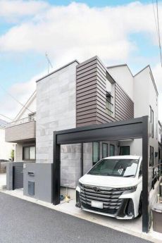 2019年5月築、スタイリッシュな外観が目を引く2階建戸建。東急田園都市線「桜新町」駅徒歩13分。