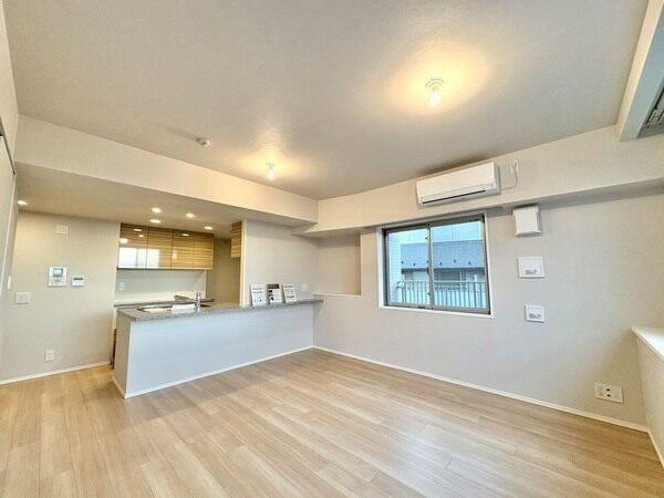 2025年10月リフォーム実施。LDは3面採光、明るい住まいで、気持ちの良い新生活が迎えられます。